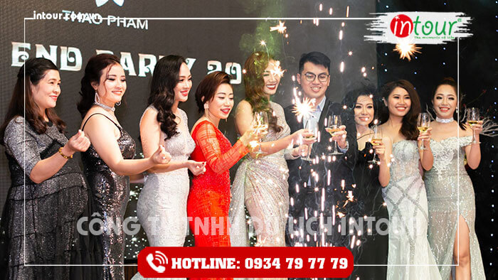 TỔ CHỨC TIỆC TẤT NIÊN TỔ CHỨC TIỆC TẤT NIÊN